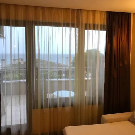 Apartment Sirena Sea View